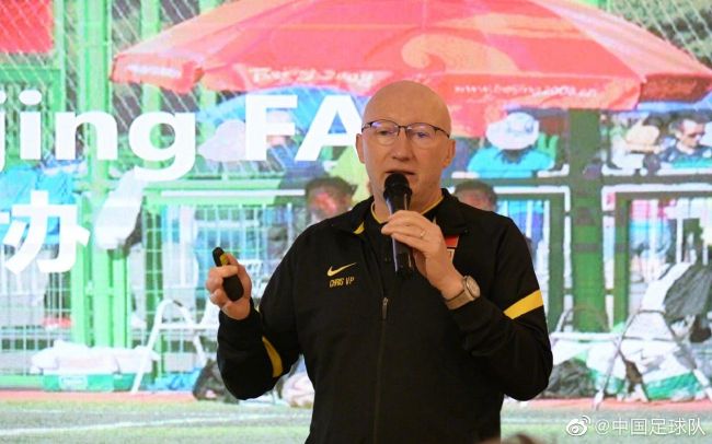 　　　　影片将首要叙事集中于田小娥、黑娃、鹿子霖和白孝文四人身上，毫无疑问，删繁就简更合适片子的表示手段，更有益于集中矛盾冲突，但恰好是基于叙事的考量，近现代史激荡的变化中摇摆的儒家文化的模样形状没法获得更深入的表示。